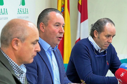 José Antonio Turrado, Donaciano Dujo y Juan Ramón Alonso ayer, durante el balance anual de Asaja.-ICAL