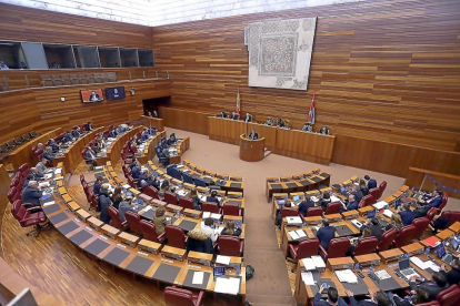 Vista del hemiciclo durante un Pleno de las Cortes de Castilla y León, en una imagen de archivo.-ICAL