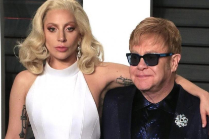 Lady Gaga y Elton John, en la fiesta de 'Vanity Fair' organizada tras la gala de los Oscar, este 28 de febrero.-EFE / NINA PROMMER