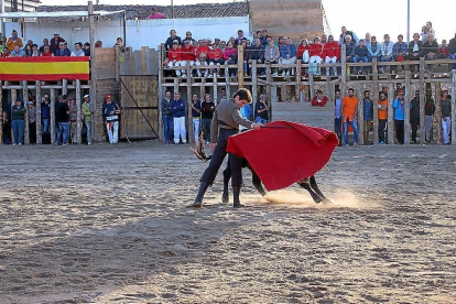 Uno de los espectáculos taurinos de la localidad de Montemayor durante las fiestas del año pasado en la Plaza de Toros.-E.M.