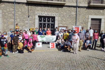 Acción reivindicativa 'Yo paro por mi pueblo' de la Revuelta de la España Vaciada, en San Bartolomé de Pinares (Ávila)- ICAL