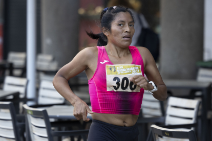 Mercedes Pila, ganadora XXXII Media maratón de Valladolid. / J. C. Castillo.