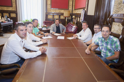 El alcalde de Valladolid, Óscar Puente, se reúne con el comité de empresa de Lauki-ICAL