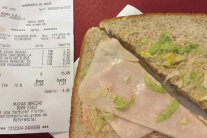 El "sandwich premium" que Azilef Speers denuncia en su Facebook.-