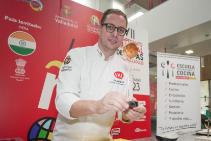Teo Rodríguez, del restaurante vallisoletano 'Trasto', elabora la tapa ganadora del Concurso Nacional de Pinchos y Tapas de Valladolid llamada 'Pucela Roll' - PHOTOGENIC