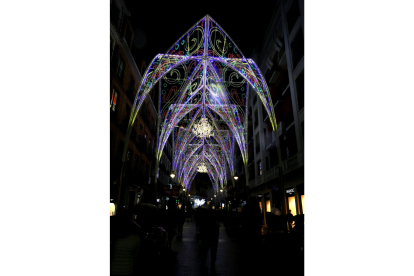 Valladolid enciende las luces de Navidad. Calle Santiago. ICAL