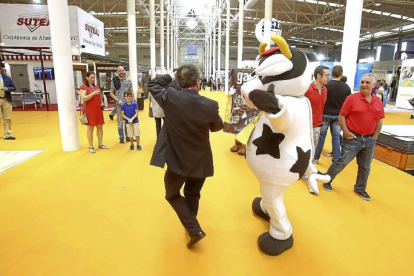 Niños y adultos visitan la Feria de Valladolid, a principios de la semana pasada.-ICAL