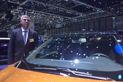 José Vicente de los Mozos, en el salón del automóvil de Ginebra-E. M.