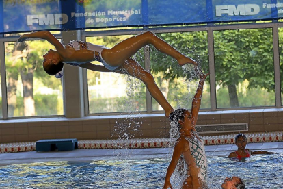 Las nadadoras del Fabio Nelli durante la exhibición de sincronizada.-MONTSE ÁLVAREZ