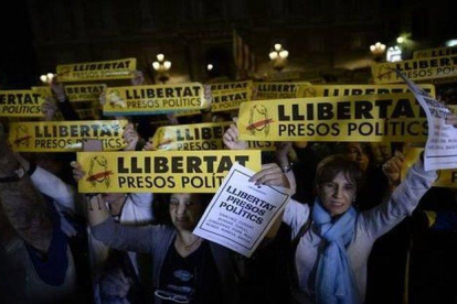 Protestas en México por la condena a prisión a los líderes catalanes.-AFP