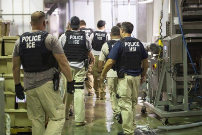 Estados Unidos había dicho que los 680 inmigrantes que fueron detenidos pasarían a custodia del Servicio de Inmigración (ICE).-ICE