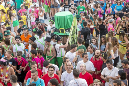 Imagen de archivo del pregón y desfile de peñas en La Cistérniga.-PHOTOGENIC