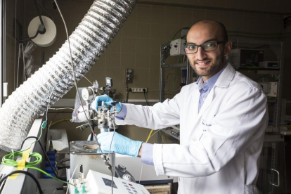 El investigador Alberto Romero en las instalaciones de la antigua Facultad de Ciencias de la Universidad de Valladolid.-PHOTOGENIC