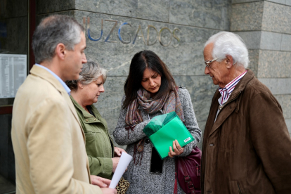 Guillermo Sierra, Elena San José, María Dolores Sierra y Manuel Ángel Sierra, afectados del Alvia declaran en el juzgado de Valladolid. ICAL
