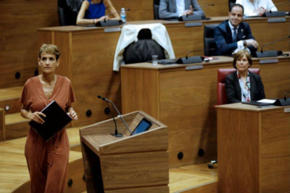 María Chivite, durante su pleno de investidura en el parlamento navarro.-EFE/ VILLAR LÓPEZ