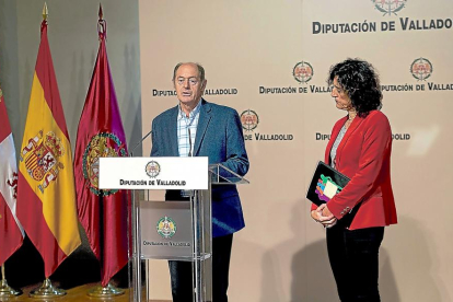 Luis Minguela y Marta Pérez del Barrio ayer, durante el balance de actuaciones en el Palacio de Pimentel.-EL MUNDO