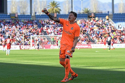 Isaac Becerra celebra uno de  los goles del Real Valladolid con los aficionados desplazados a Almería.-PHOTO-DEPORTE