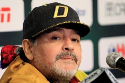 Maradona en conferencia de prensa.-EL PERIÓDICO