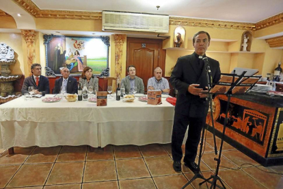 Arturo Díaz, capellán del monasterio de la Encarnación dando el Pregón.-ical