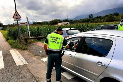 Control de la Guardia Civil de Tráfico en Asturias. - EP