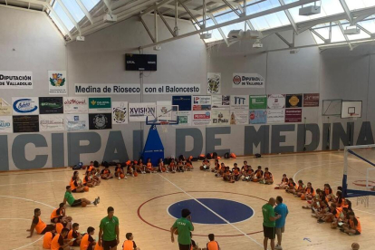Campus de baloncesto organizado por el CD Almirantes. / CD ALMIRANTES