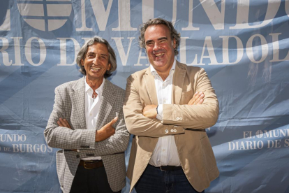 Juan Carlos de Margarida, del Colegio de Economistas, junto con el director de La Razón, Raúl Mata.- PHOTOGENIC