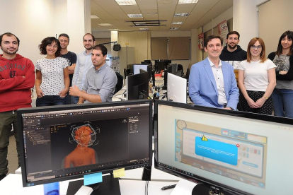 Las seis personas del área de I+D de Simulación y Realidad Virtual del ITCL  que han trabajado durante un año y medio en desarrollo de este proyecto.-ISRAEL L. MURILLO