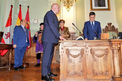 Constitución del Ayuntamiento de Valladolid con Jesús Julio Carnero como alcalde.- TWITTER