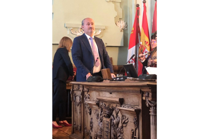 Constitución del Ayuntamiento de Valladolid con Jesús Julio Carnero como alcalde.-TWITTER