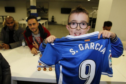 Un joven perico luce la camiseta de su ídolo Sergio García.-RCDE ESPANYOL