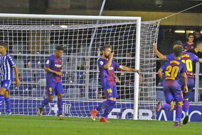 Jose se lleva el pulgar a la boca después de marcar el gol de la victoria del Barcelona B ante el Lorca.-LA LIGA