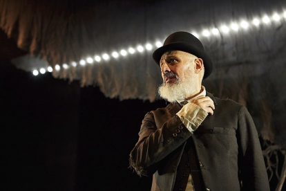 Alberto Jiménez en el papel de Vladimir, en 'Esperando a Godot'. PENTACIÓN