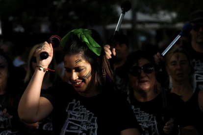 Batucada durante el desfile de peñas de las Fiestas de Valladolid 2023. -PHOTOGENIC/MIGUEL ÁNGEL SANTOS