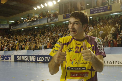 Ávila celebra, con la camiseta delBMValladolid y en un Huerta del Rey lleno, una victoria ante el Pick Szeged-J.M. Lostau