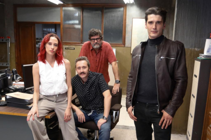 Yon González, Olivia Baglivi, Javier Varela, Fernando Soto en el rodaje de 'Memento Mori', en Valladolid. -J.M. LOSTAU