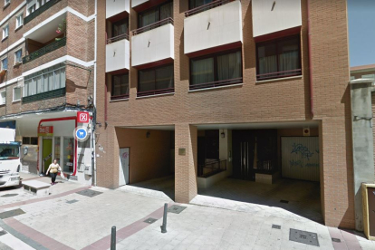 Portal de la calle Goya número 3 de Valladolid donde se produjo la agresión.- GGL STWV