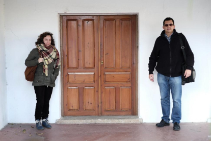 Isi González e Iván Vicente son los creadores de cinco mecanismos que evitan la entrada de agua en los inmuebles cuando se producen inundaciones.-ENRIQUE CARRASCAL