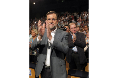 Herrera aplaude junto a Mariano Rajoy-ICAL
