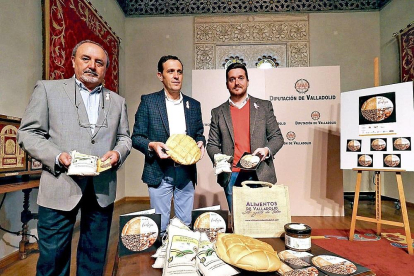 José Andrés García, Conrado Íscar y Alberto Magdaleno en la presentación de la Feria de la Lenteja, ayer.-EL MUNDO