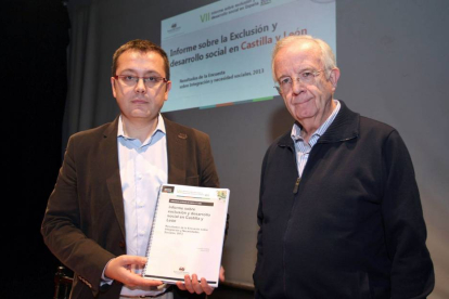 El presidente de Cáritas Autonómica, Fernando Carrasco (D), y el coordinador del VII Informe Foessa (I), presentan un estudio sobre exclusión y desarrollo social en Castilla y León-Ical
