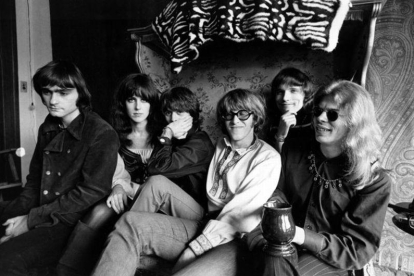 Los integrantes de Jefferson Airplane en una imagen de 1968. De izquierda a derecha, Marty Balin, Grace Slick, Spencer Dryden, Paul Kantner, Jorma Kaukonen y Jack Casady.-AP/ ARCHIVO