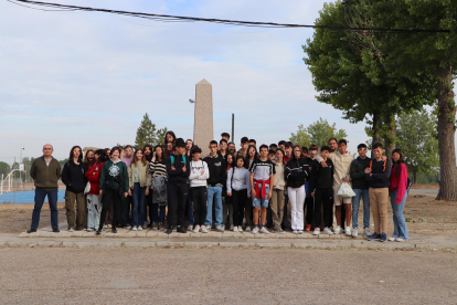 Visita de los alumnos del IES Nuñez de Arce de Valladolid a la Base Militar "El Empecinado".- DELEGACIÓN DE DEFENSA CASTILLA Y LEÓN