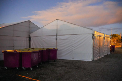 La campa de Pingüinos donde han robado equipos de aire acondicionado. -PHOTOGENIC.