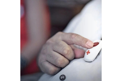 El 'botón rojo' de Cruz Roja para recibir teleasistencia.- E.M.