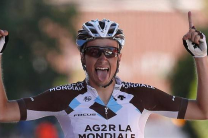 El ciclista francés Alexis Gougeard gana la 19ª etapa de la Vuelta, con final en Ávila.-EFE / JAVIER LIZÓN