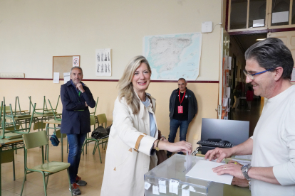 Votación de la candidata de Vox a la Alcaldía de Valladolid, Irene Carvajal. ICAL