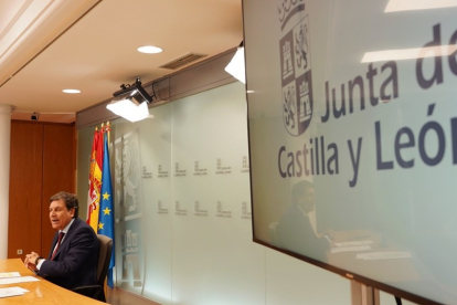 Carlos Fernández Carriedo, en la rueda de prensa del Consejo de Gobierno.-ICAL.
