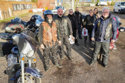 Integrantes del Club The Bikers Mos procedentes de Porriño, en la concentración Motauros en Tordesillas, Valladolid -J.M. LOSTAU