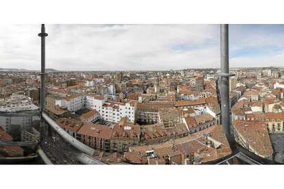 Vista desde el mirador de la Torre sur de la Catedral de Valladolid durante las obras-J.M. LOSTAU