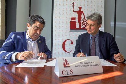 El presidente de CES, José Vicente Martín y el presidente de la Asociación Salvar el Archivo, Policarpo Sánchez.-ICAL